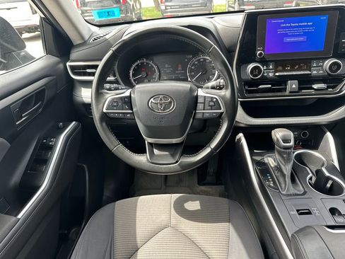 Used 2023 Toyota Highlander LE FWD image 13