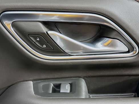 Used 2021 Chevrolet Suburban 2WD image 30