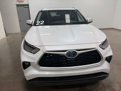 Used 2022 Toyota Highlander XLE AWD/4WD image 39