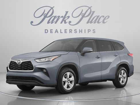 Used 2021 Toyota Highlander XLE FWD image 1
