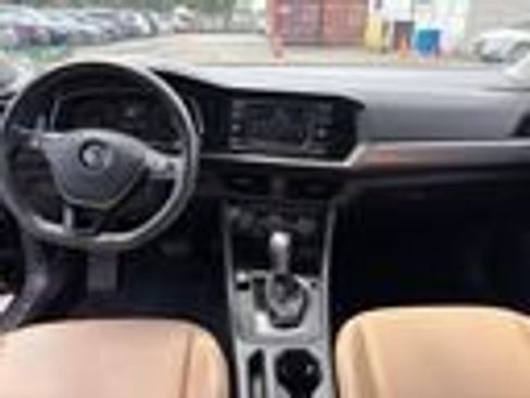 Used 2019 Volkswagen Jetta SE w/ Cold Weather Package FWD image 9