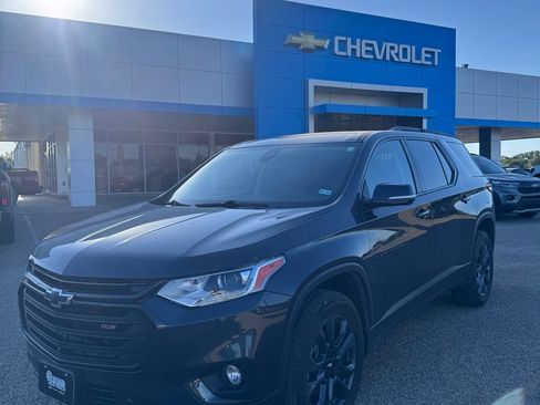 Used 2021 Chevrolet Traverse RS FWD image 2