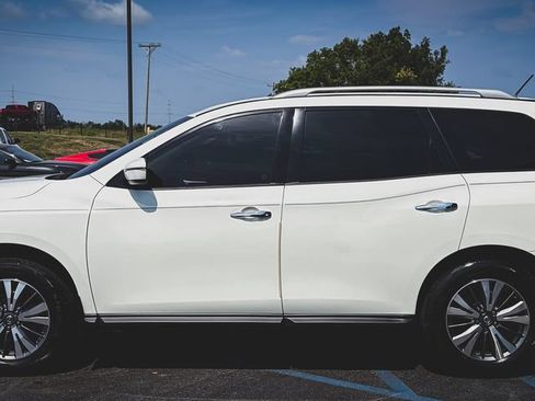Used 2018 Nissan Pathfinder S AWD/4WD image 14