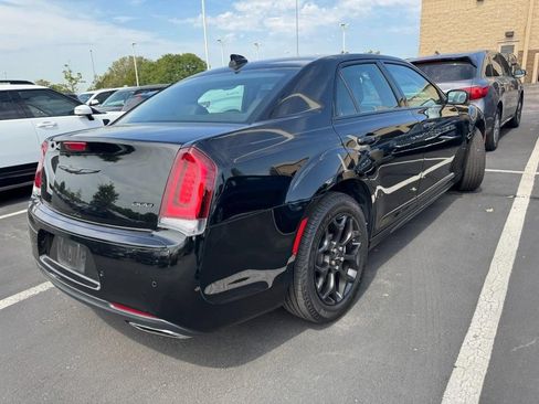 Used 2022 Chrysler 300 Touring L AWD/4WD image 2
