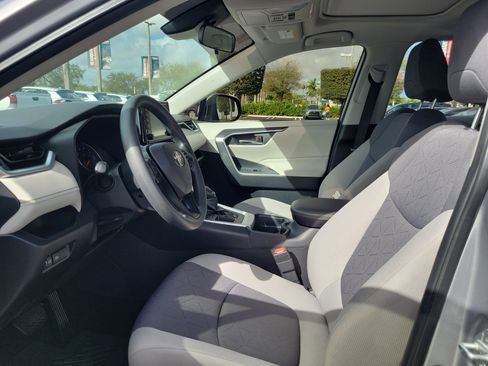 Used 2019 Toyota RAV4 XLE image 19