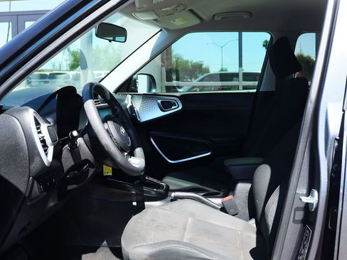 Used 2021 Kia Soul LX image 34