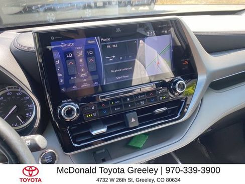 Used 2022 Toyota Highlander Platinum AWD/4WD image 18