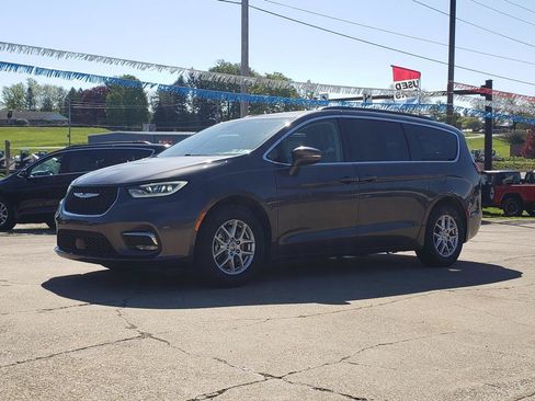 Used 2022 Chrysler Pacifica Touring-L FWD image 7
