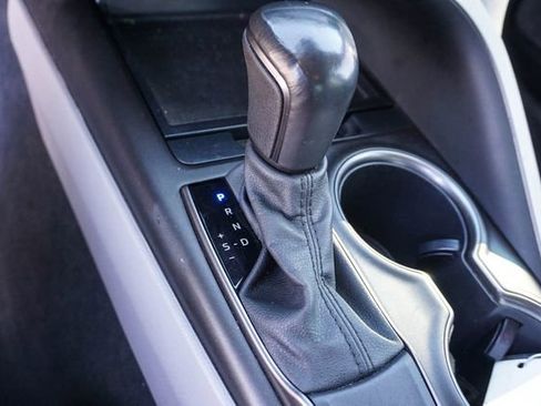 Used 2021 Toyota Camry SE w/ Convenience Package FWD image 17