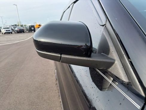 Used 2022 Ford Explorer XLT w/ Equipment Group 202A image 5