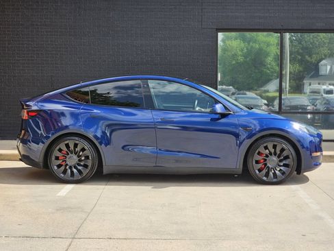 Used 2023 Tesla Model Y Performance AWD/4WD image 10