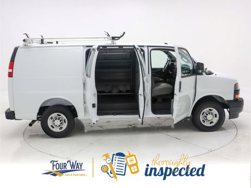 Used 2025 Chevrolet Express 2500 w/ Driver Convenience Package image 3