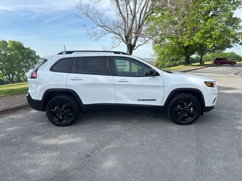 Used 2023 Jeep Cherokee Altitude Lux image 8