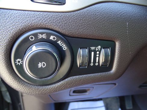 Used 2015 Jeep Cherokee Trailhawk w/ Leather Interior Group AWD/4WD image 18