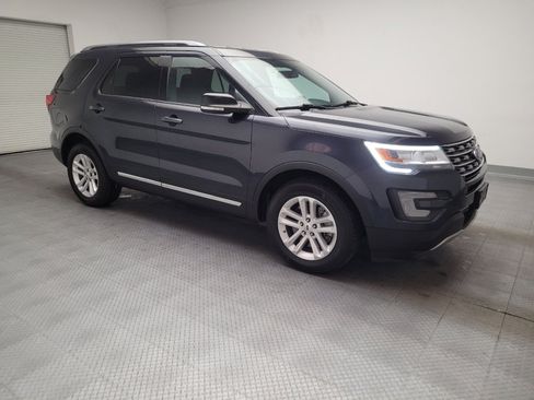 Used 2017 Ford Explorer XLT w/ Equipment Group 201A FWD image 11