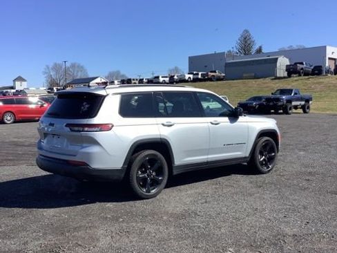 Certified 2021 Jeep Grand Cherokee L Laredo image 4