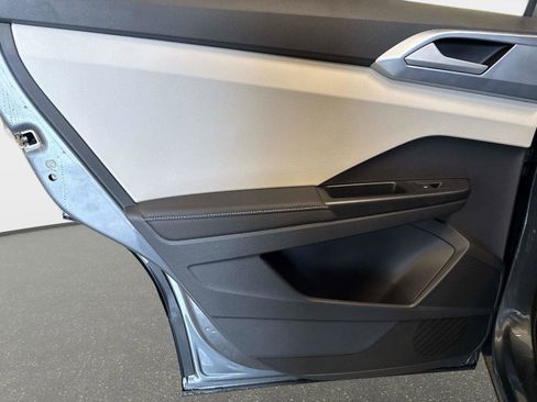 New 2026 Volkswagen Taos SE image 11