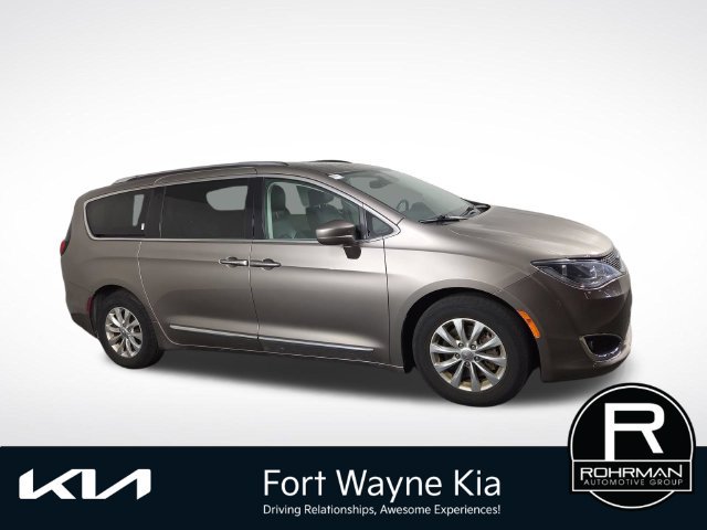 Used 2018 Chrysler Pacifica Touring-L Plus FWD image 5