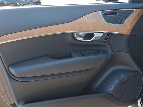 Used 2024 Volvo XC90 B6 Plus w/ Protection Package Premier image 12