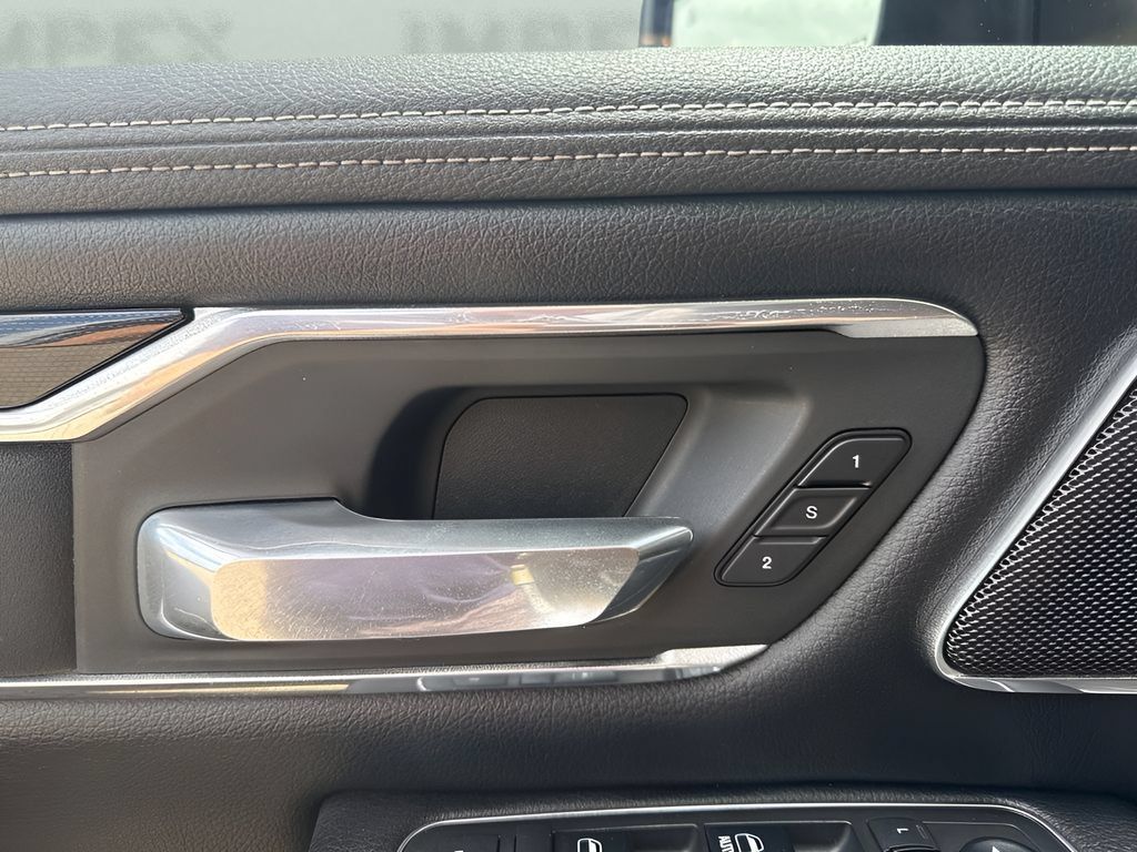 Used 2019 RAM 1500 Laramie RWD image 11