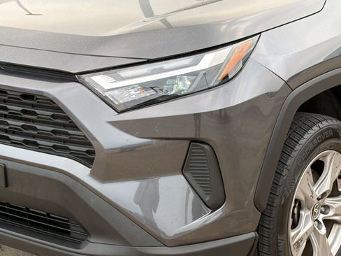 Used 2025 Toyota RAV4 XLE AWD/4WD image 12