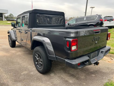 Used 2024 Jeep Gladiator Sport image 7