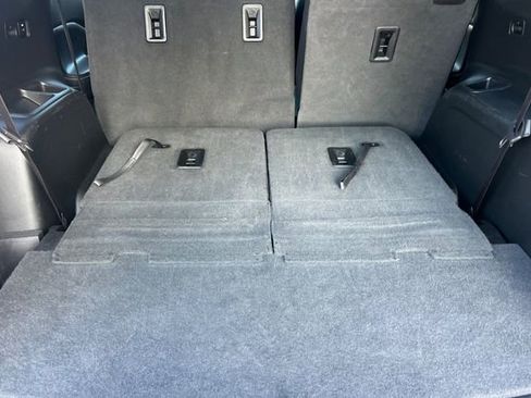 Used 2023 GMC Acadia SLT image 18