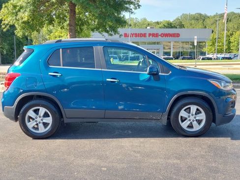 Used 2020 Chevrolet Trax LT w/ LT Convenience Package FWD image 13