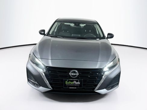 Used 2025 Nissan Altima 2.5 SV FWD image 2