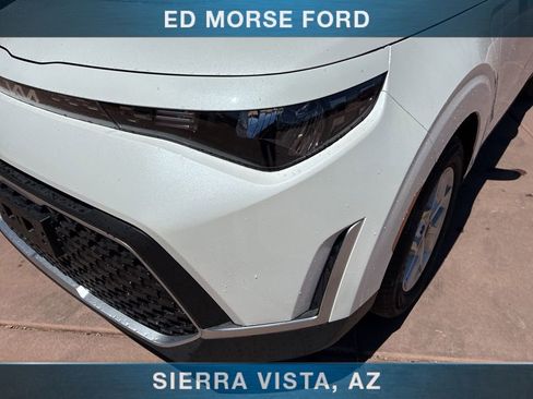 Used 2025 Kia Soul LX FWD image 3