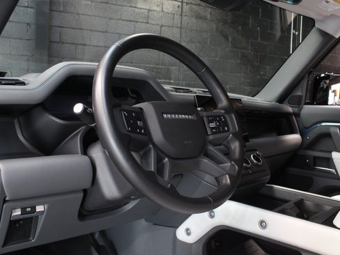 Used 2025 Land Rover Defender 110 X-Dynamic SE AWD/4WD image 34