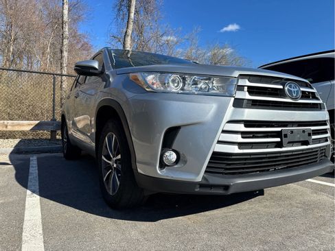Used 2019 Toyota Highlander XLE AWD/4WD image 9