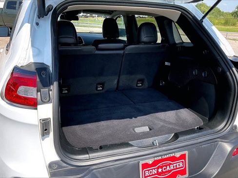 Used 2018 Jeep Cherokee Latitude Plus w/ Comfort/Convenience Group image 35