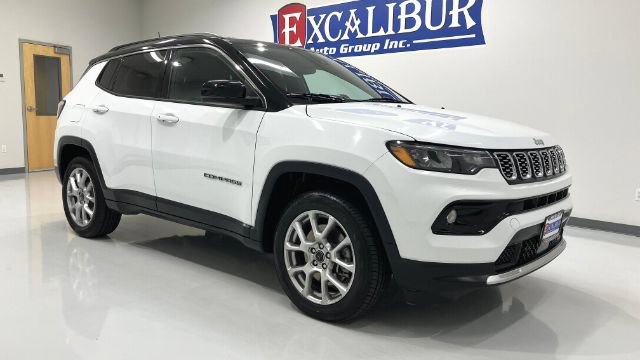 Used 2025 Jeep Compass Limited AWD/4WD image 15