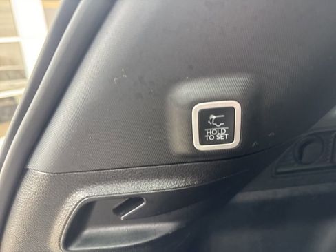 Used 2024 Jeep Grand Cherokee Altitude image 21