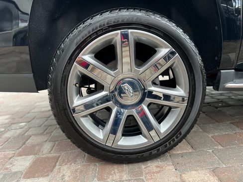 Used 2020 Cadillac Escalade ESV Luxury image 9