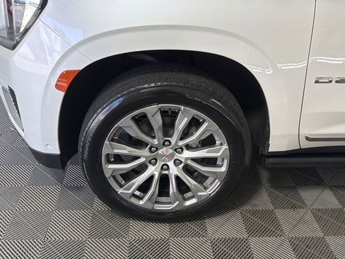 Used 2023 GMC Yukon XL Denali w/ Advanced Technology Package image 12