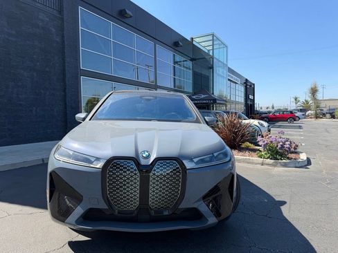 Used 2024 BMW iX xDrive50 w/ Sport Package AWD/4WD image 4
