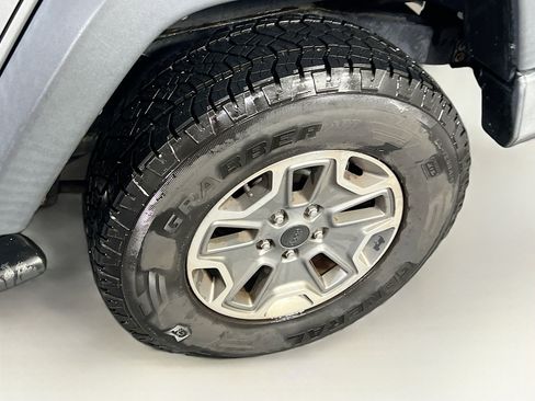 Used 2017 Jeep Wrangler Unlimited Rubicon w/ Dual Top Group image 27