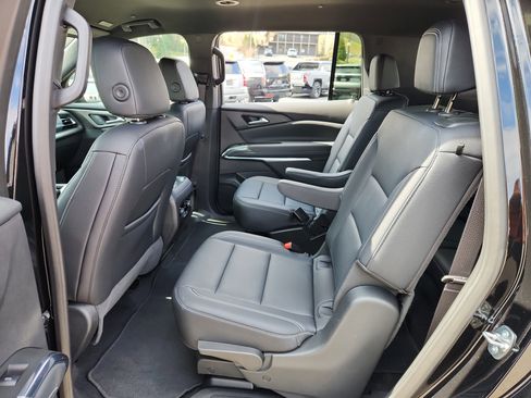 Used 2025 Chevrolet Traverse LT image 39