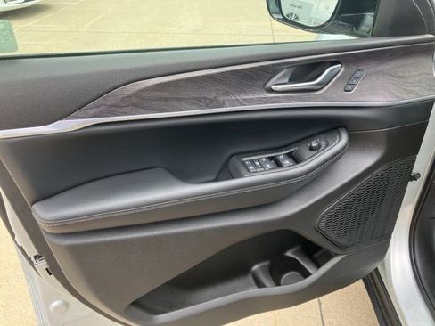 Certified 2025 Jeep Grand Cherokee L Limited AWD/4WD image 9