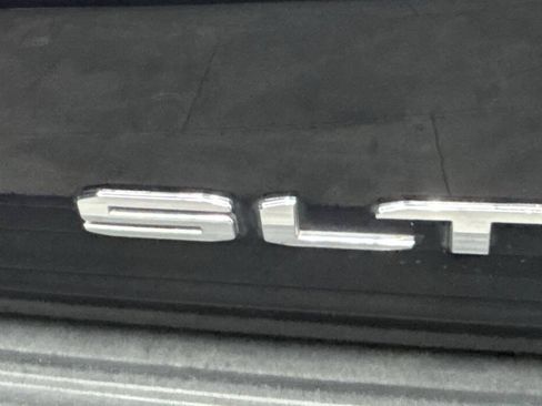 Used 2023 GMC Yukon SLT w/ SLT Premium Package AWD/4WD image 12