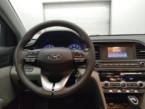 Used 2020 Hyundai Elantra SE FWD image 22