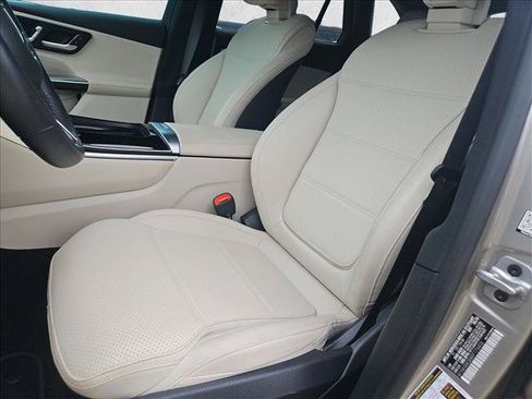 Used 2024 Mercedes-Benz GLC 300 image 13