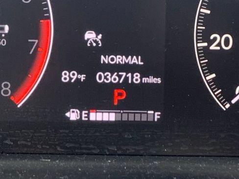 Used 2024 Honda Pilot Touring image 13