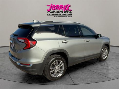Used 2024 GMC Terrain SLT image 5