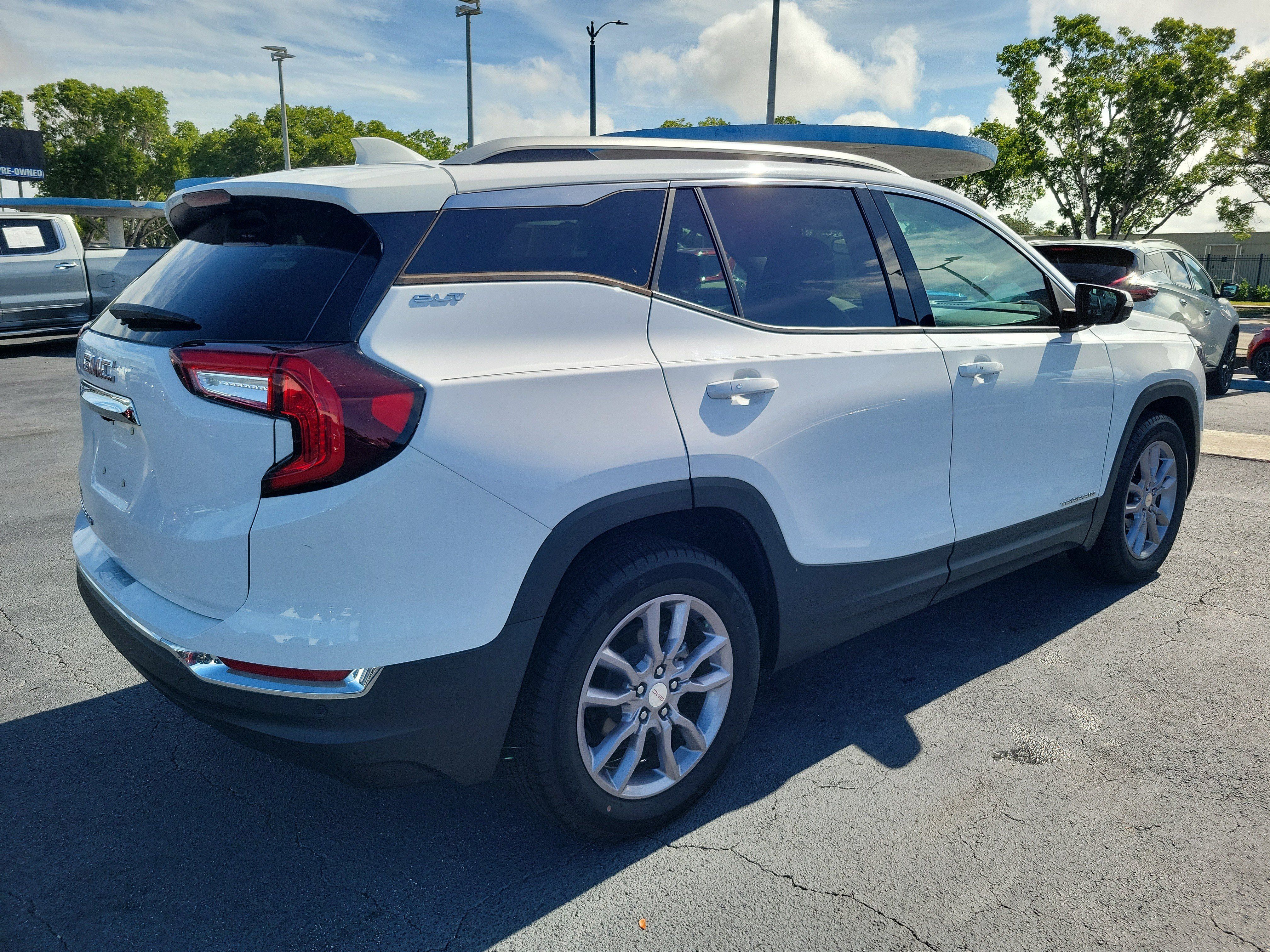Used 2023 GMC Terrain SLT FWD image 4
