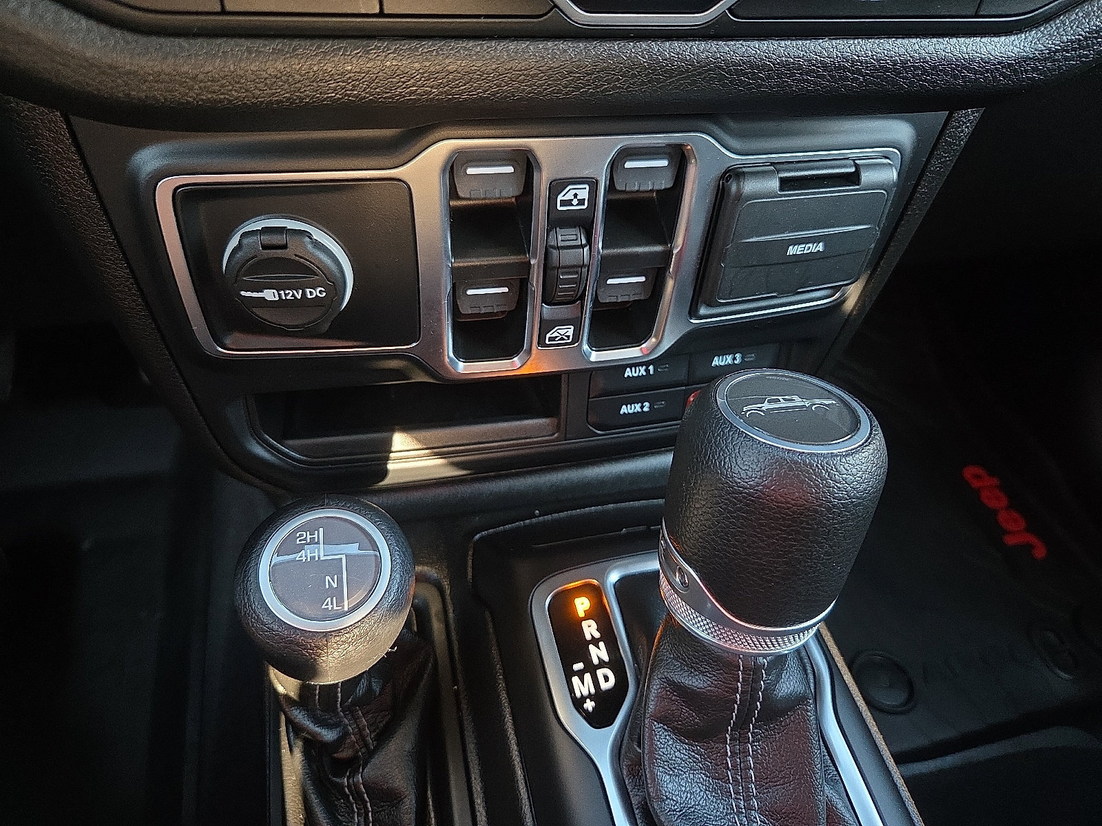 Used 2025 Jeep Gladiator Sport AWD/4WD image 21