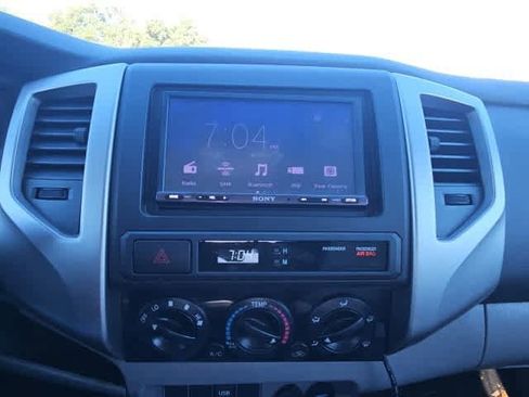 Used 2014 Toyota Tacoma PreRunner image 15