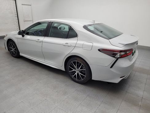 Used 2022 Toyota Camry SE FWD image 3